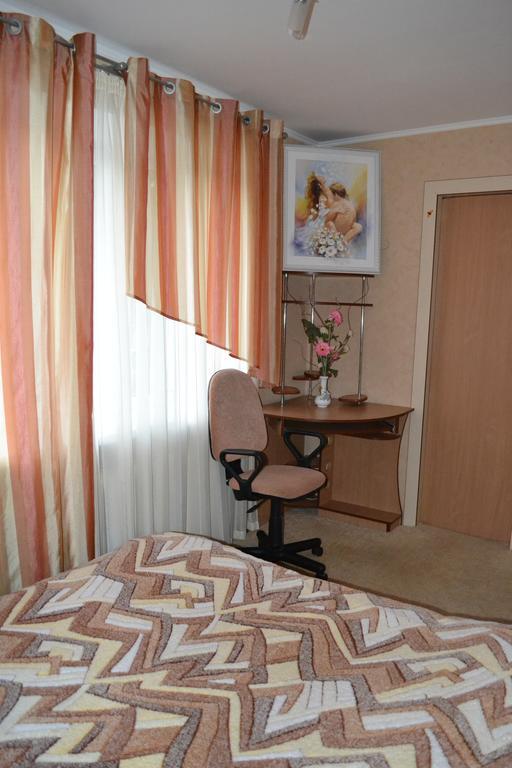 Roses Apartment In The City Center Чернихив Стая снимка