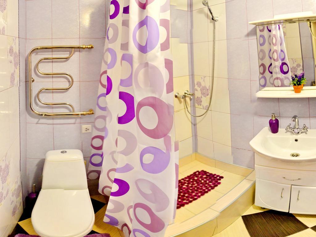 Roses Apartment In The City Center Чернихив Екстериор снимка