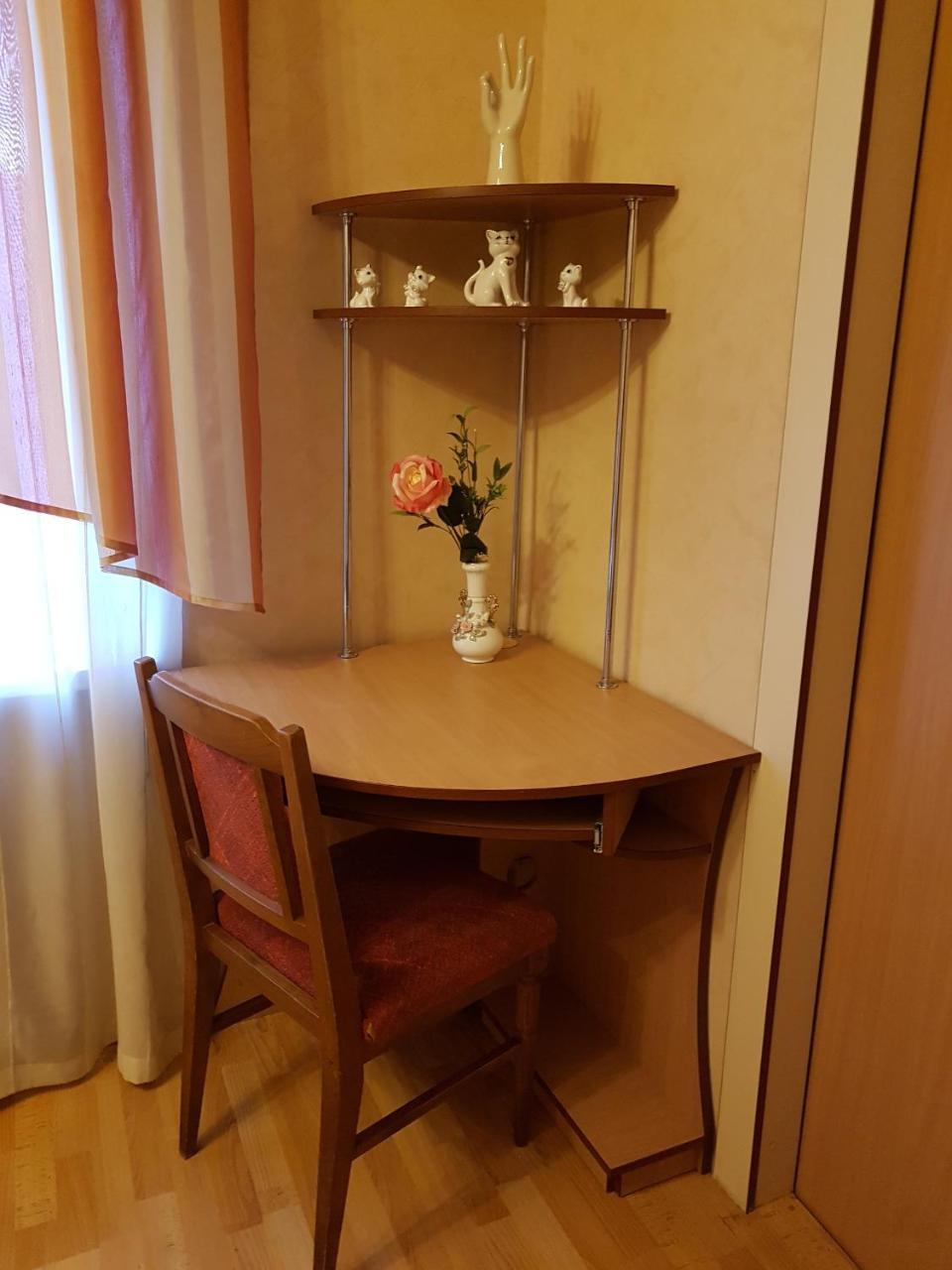 Roses Apartment In The City Center Чернихив Екстериор снимка